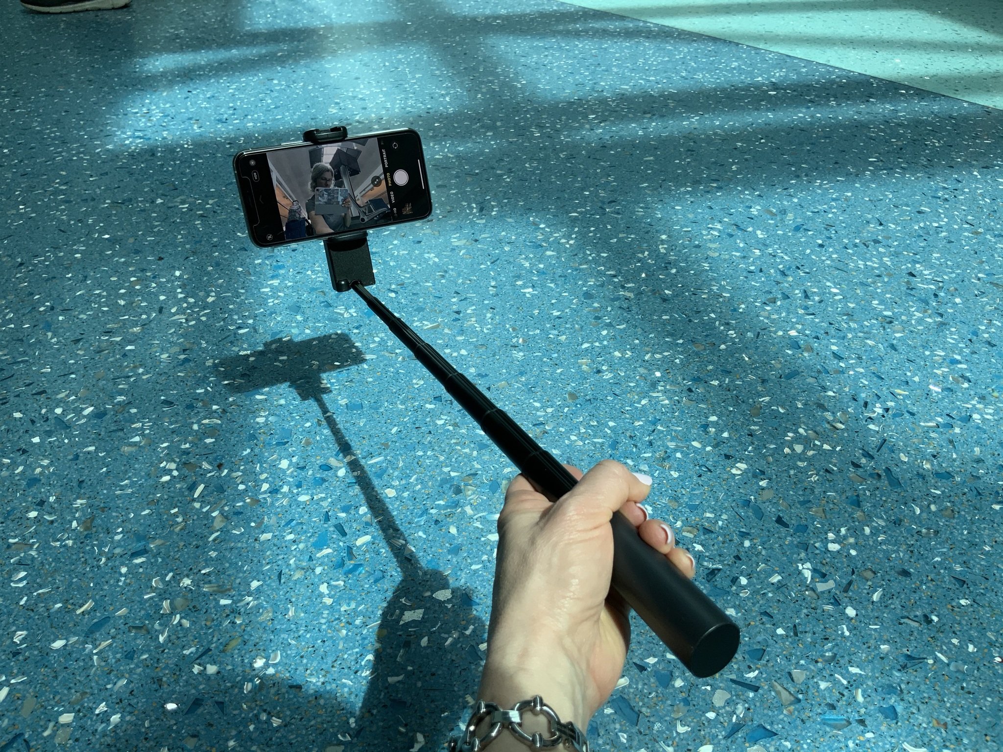 Adonit V-Grip Stand Selfie Stick