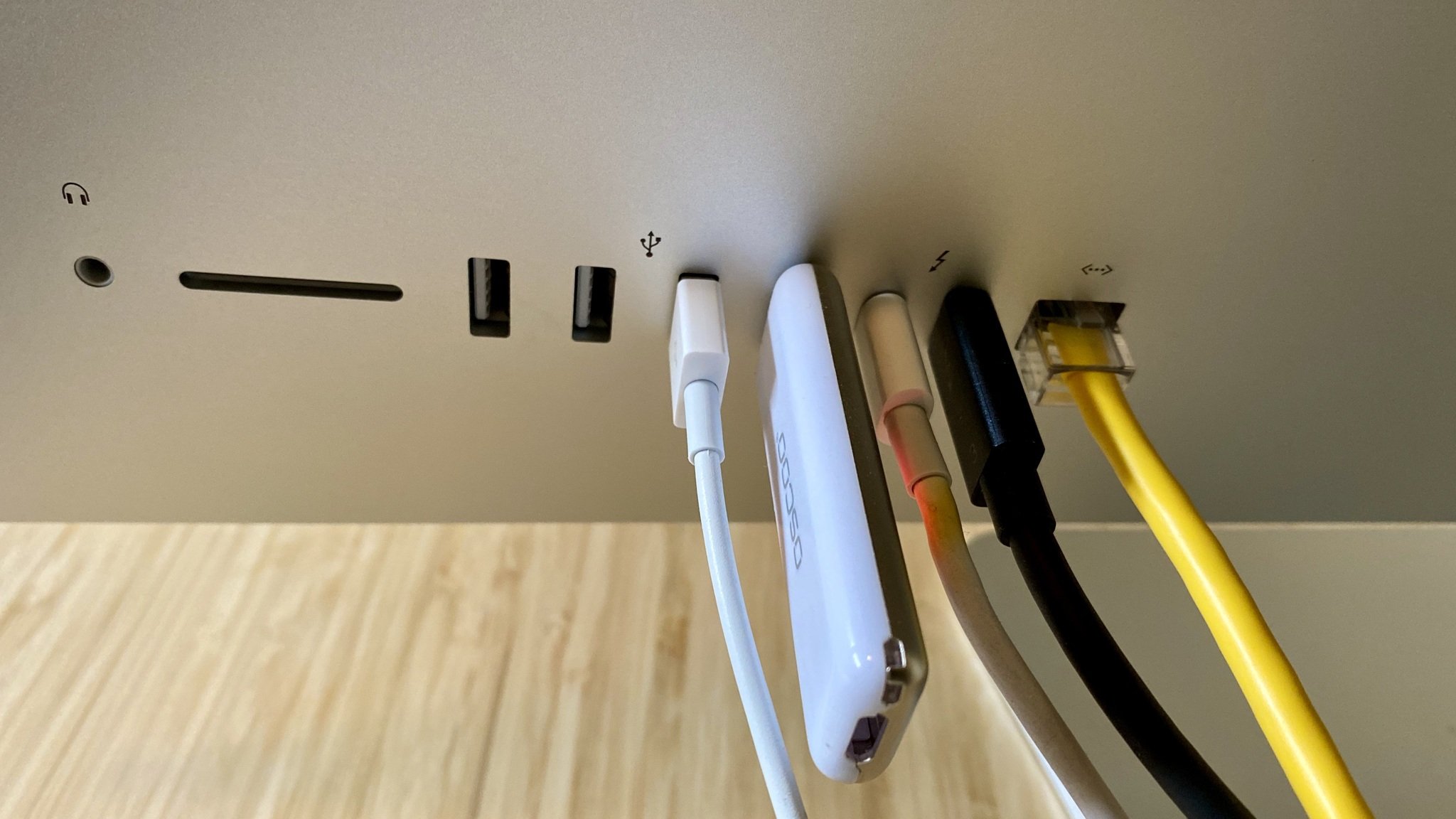 27-inch iMac 2020 ports with cables plugged in
