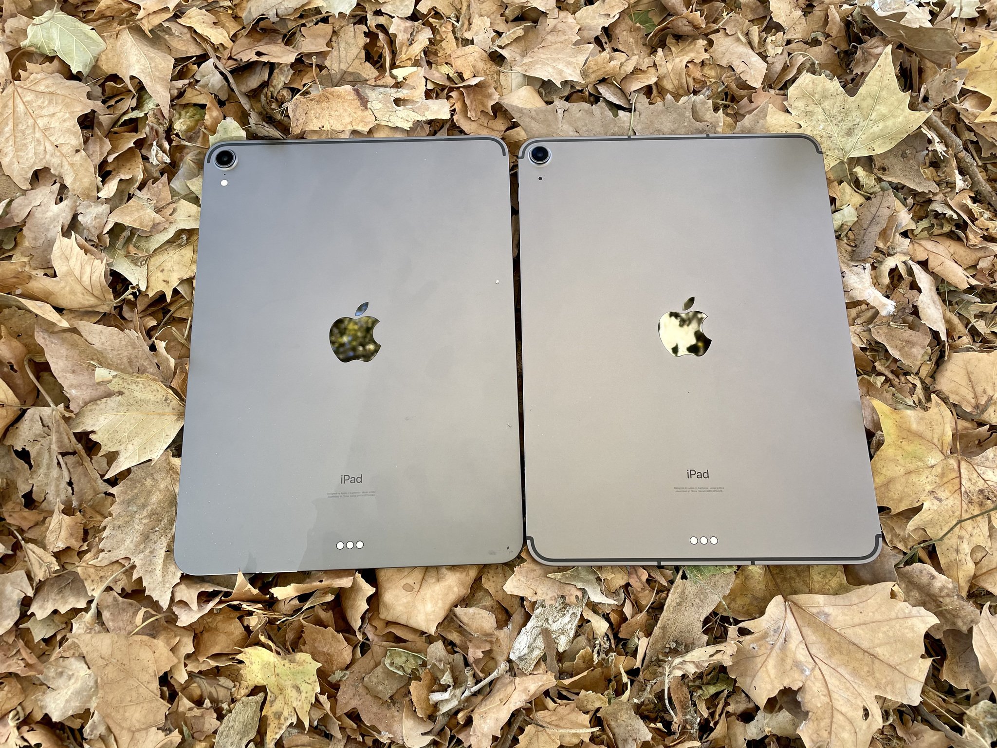 iPad Air 4 and 2018 iPad Pro backside comparison