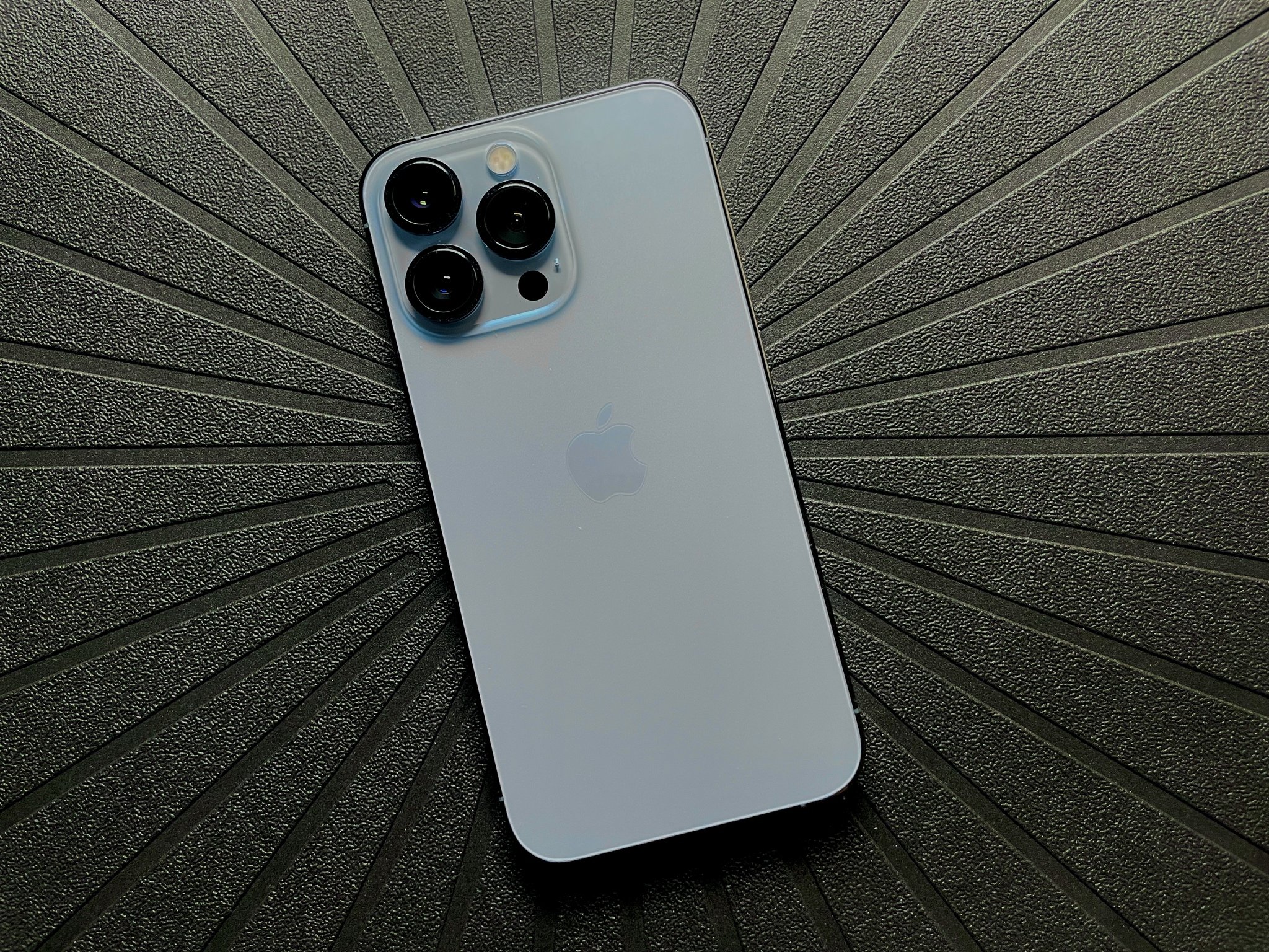 Second analyst backs up claims that iPhone 15 will get a periscope camera