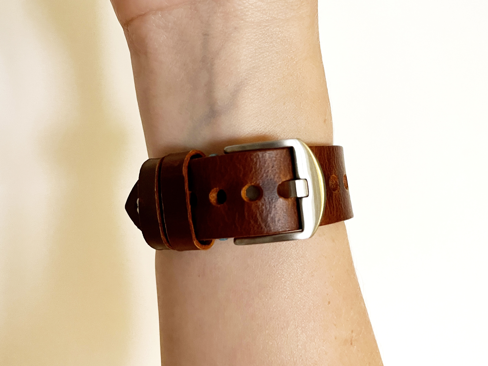 Arrière du bracelet Apple Watch en cuir Bluebonnet