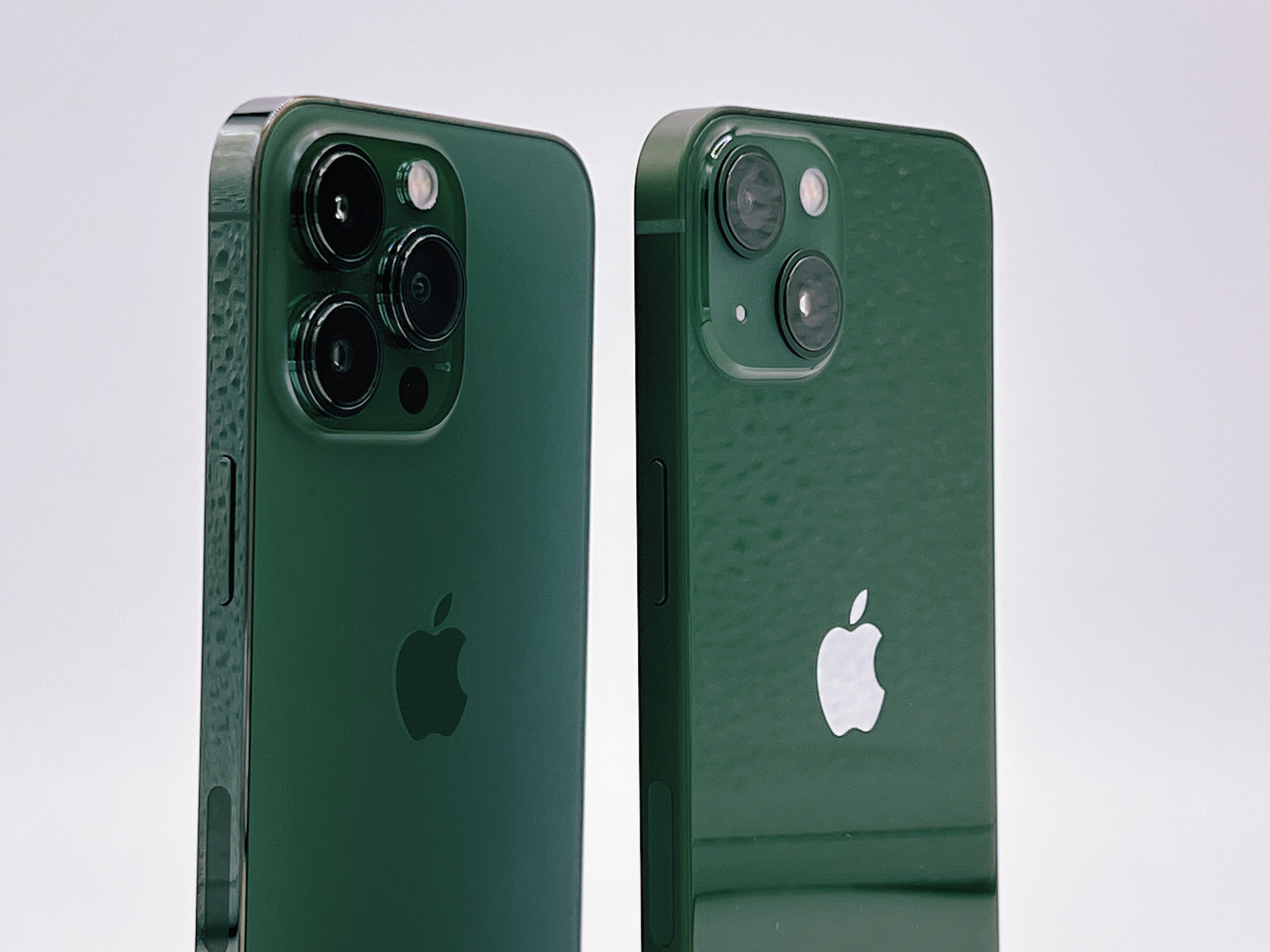 Green iPhone 13 and Alpine Green iPhone 13 Pro