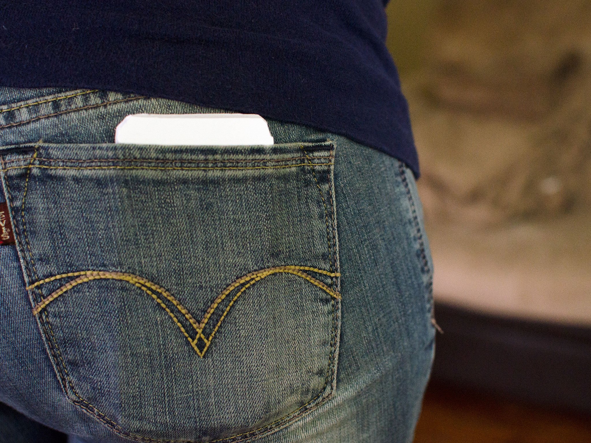 iPhone 6 mockup back pocket view