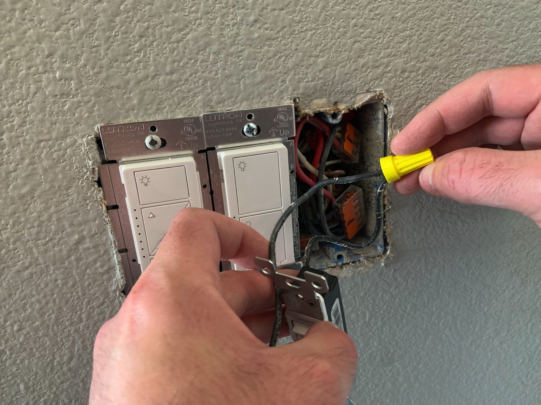 Installing a HomeKit-enabled light switch