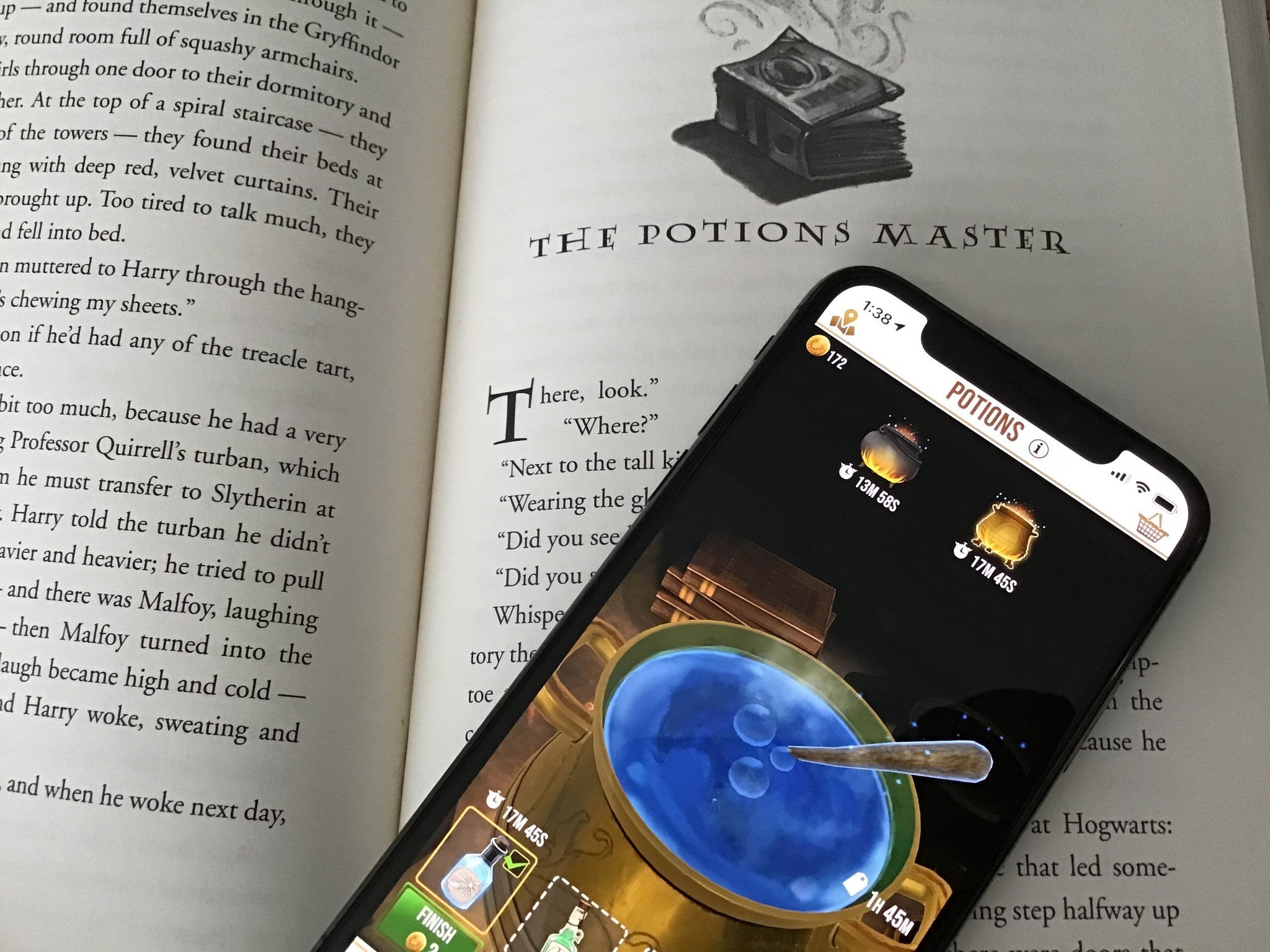 Гарри Поттер Волшебники объединяют котел с зельями наверху книги