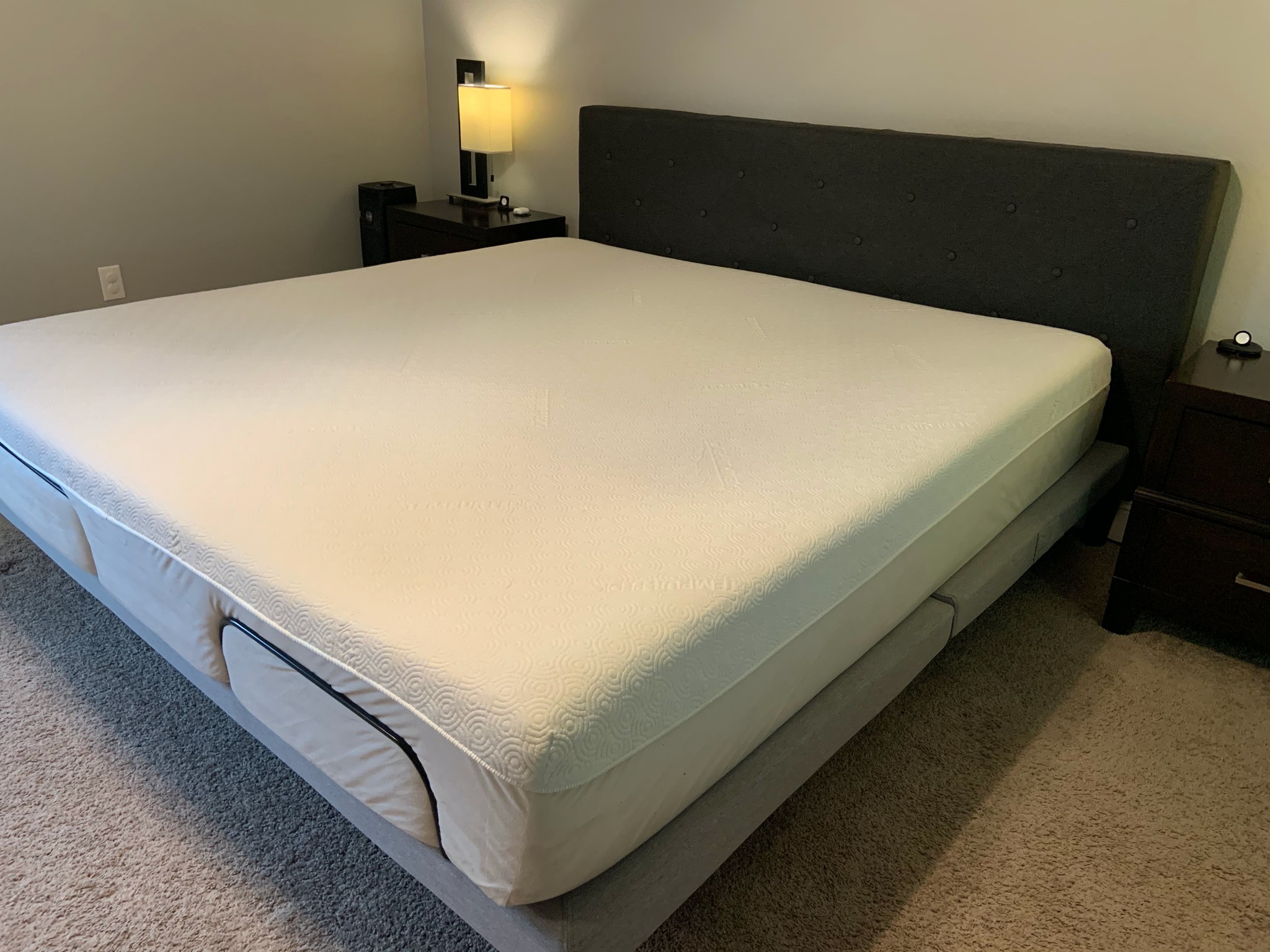 Malouf M555 Adjustable Bed Base in a flat position