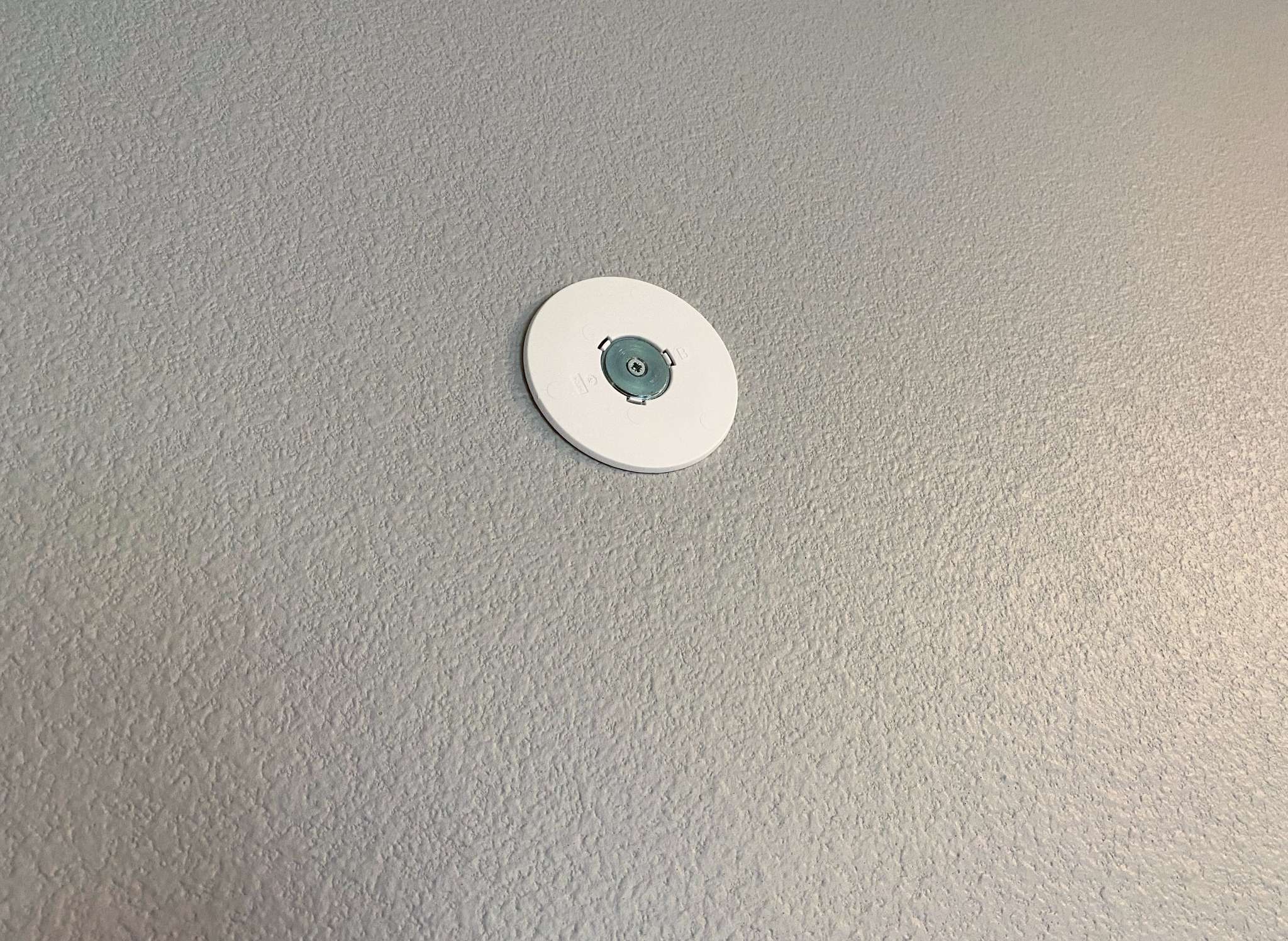 Airthings Wave Plus Review Mount
