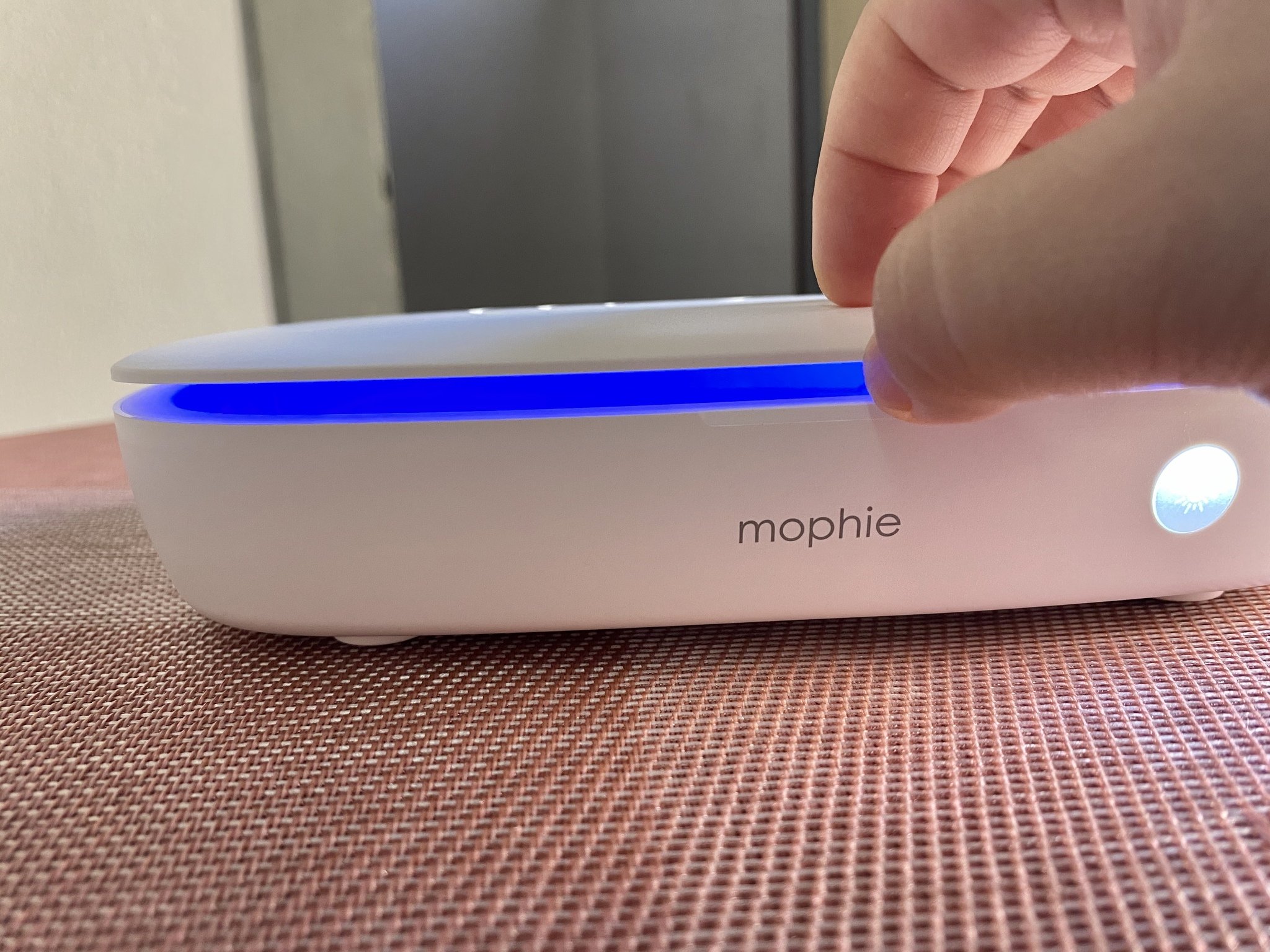 Mophie Uv Sanitizer Wireless Charging Sanitizing