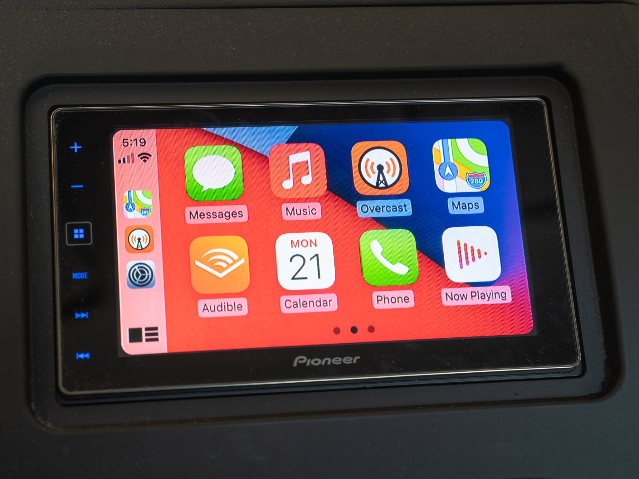 How to set a wallpaper and change appearance for CarPlay