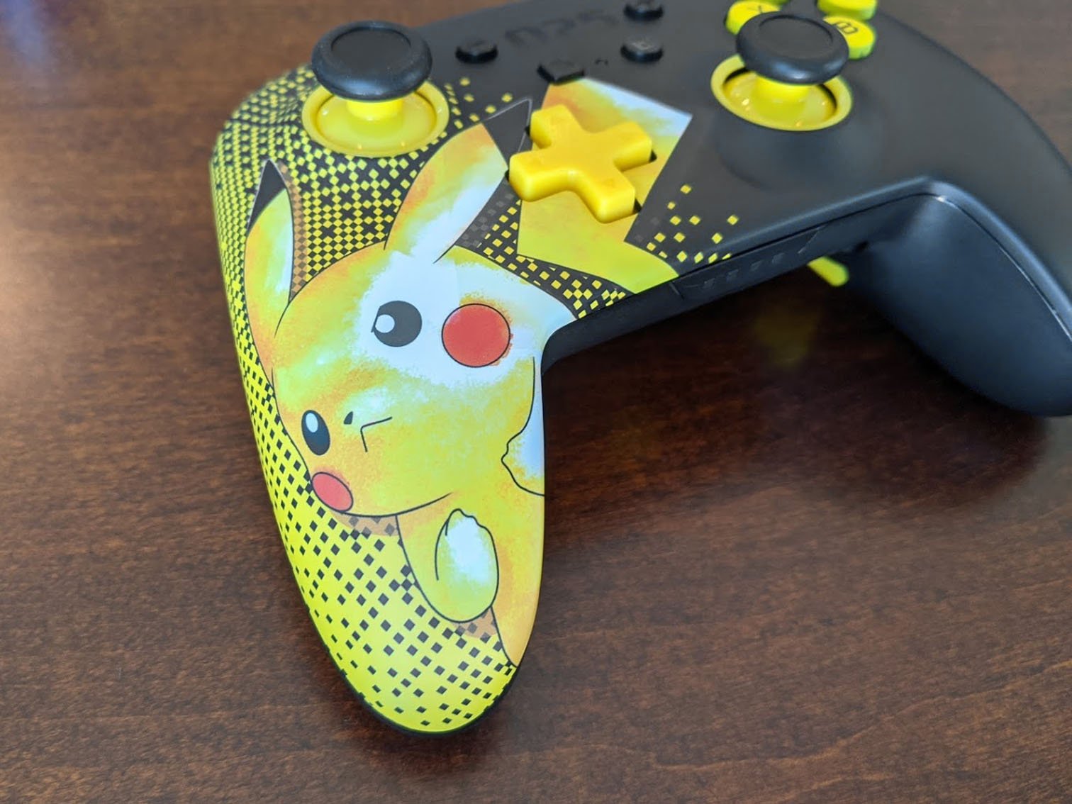 Powera Pikachu Contrôleur Pikachu Gros plan