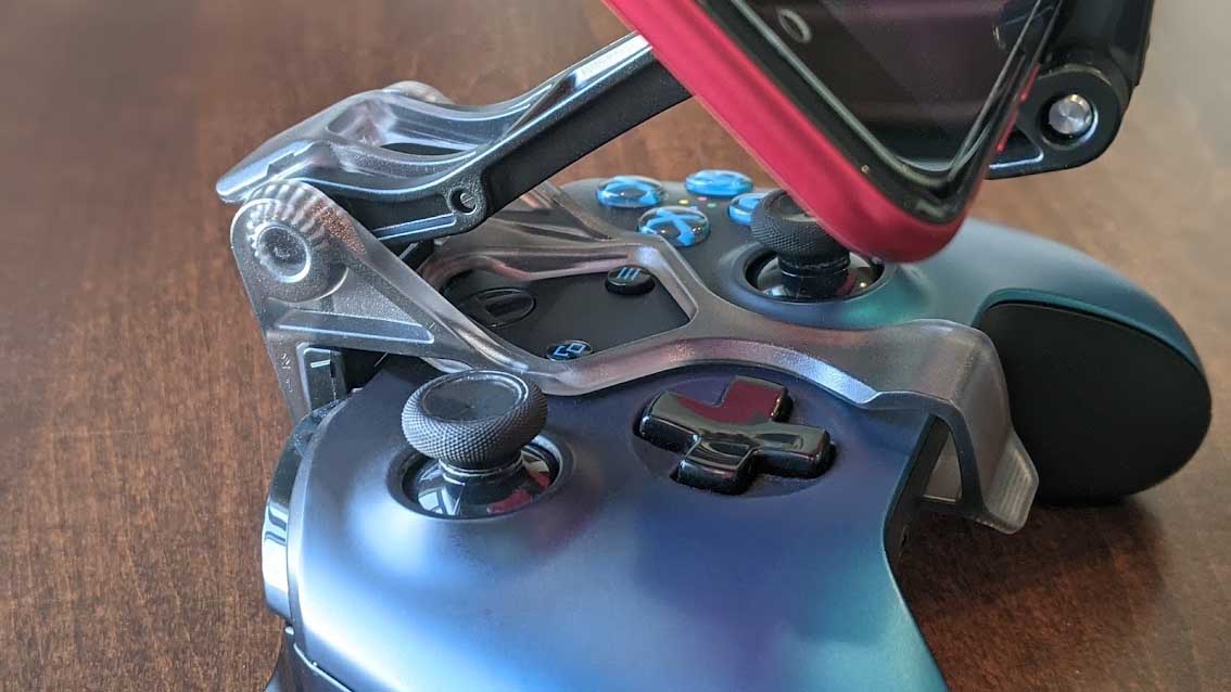 Otterbox Phone Clip Clamped To Xbox Controller