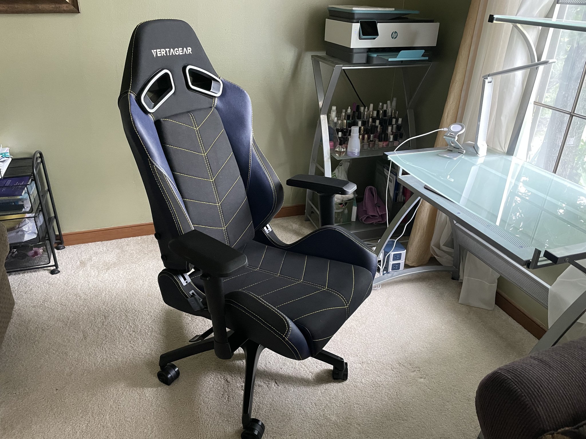 Vertagear Sl5000 Gaming Chair Lifestyle Hero