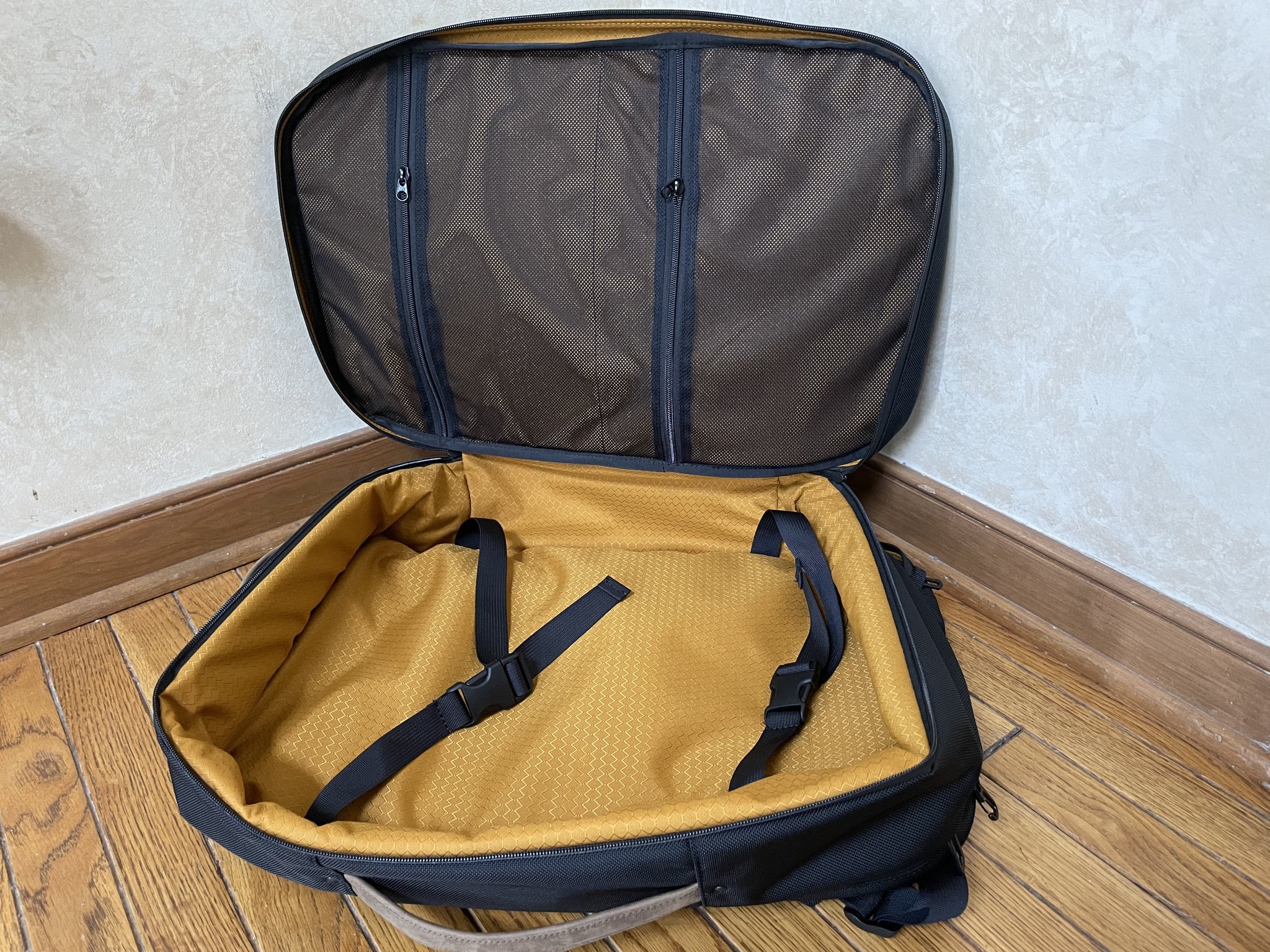 Waterfield Air Travel Backpack Lifestyle Open Travel Compartment