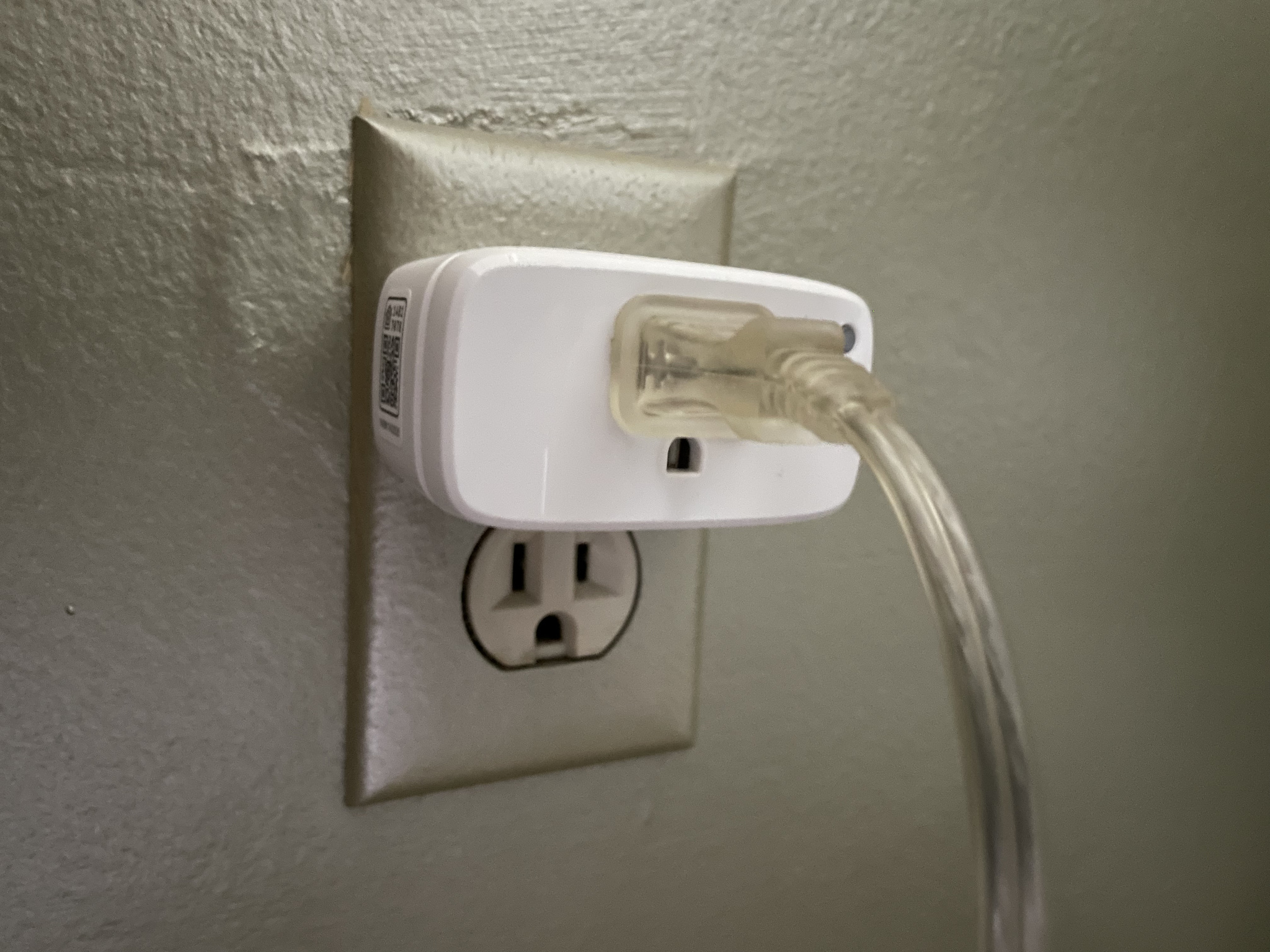 Eve Energy Smart Plug And Power Meter Lifestyle Plugged In See Second Outlet