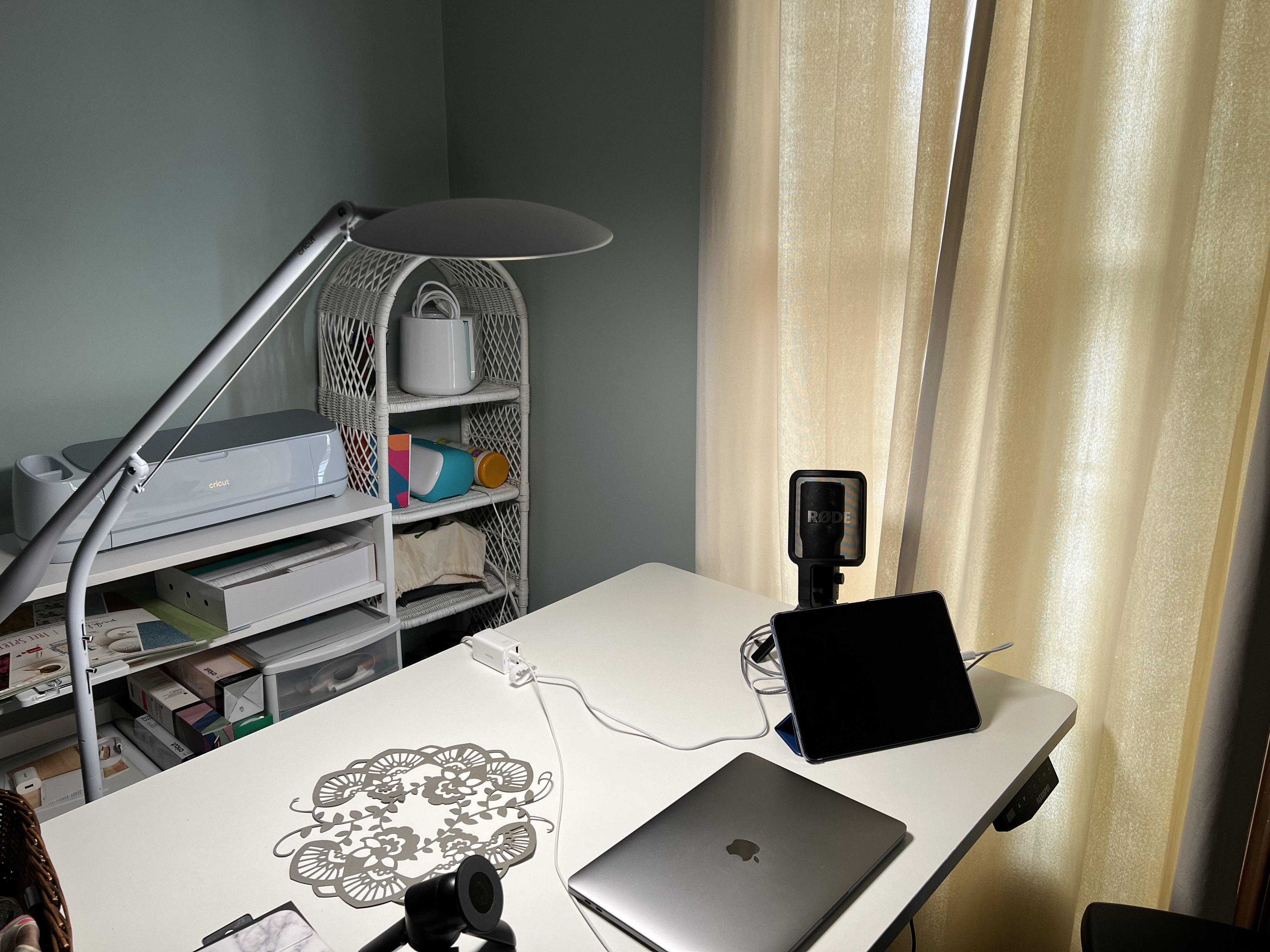 Cricut Bright 360 Floor Lamp Lifestyle In Darkened Office