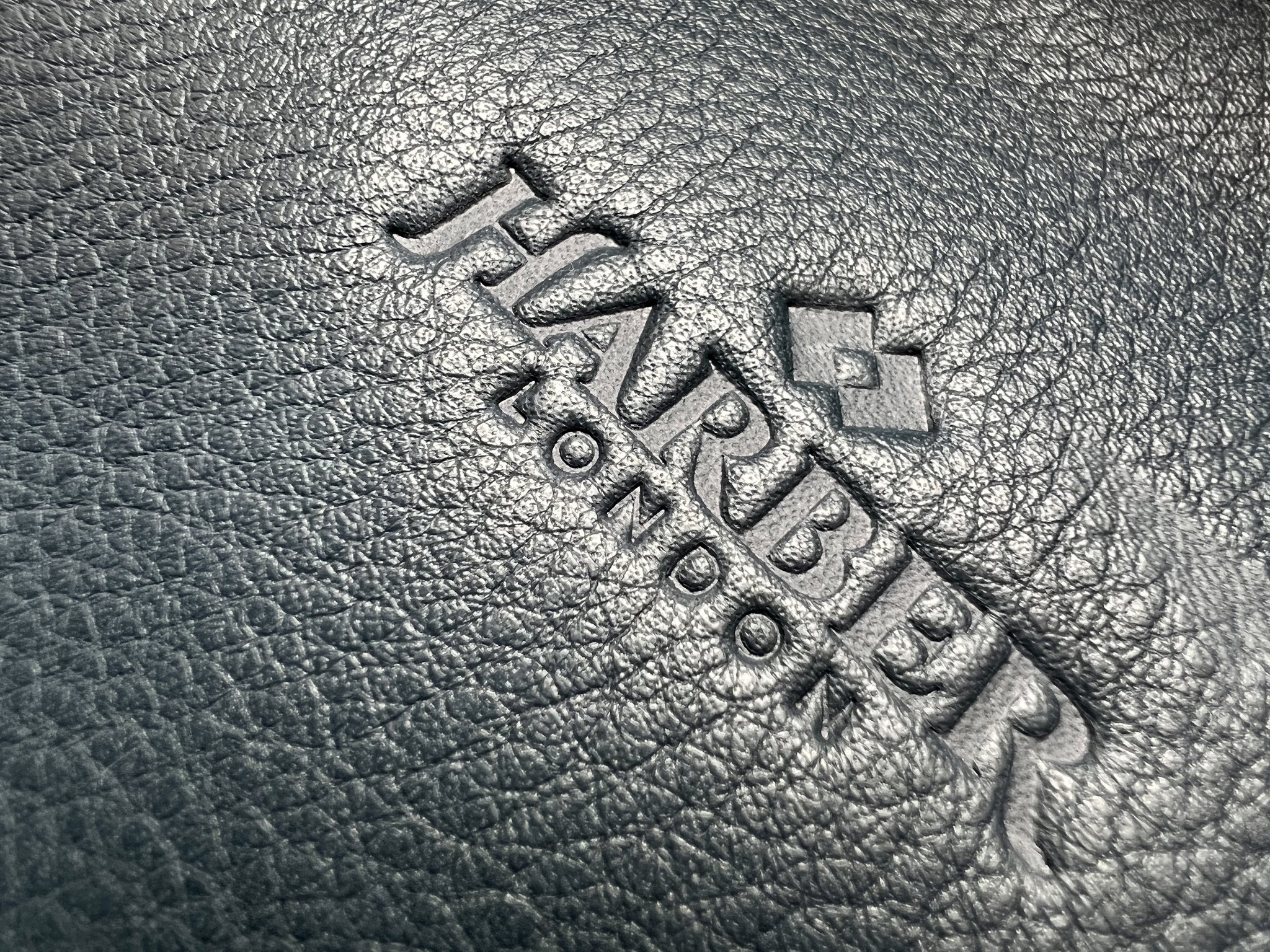 Harber London Carry All Macbook Folio Logo