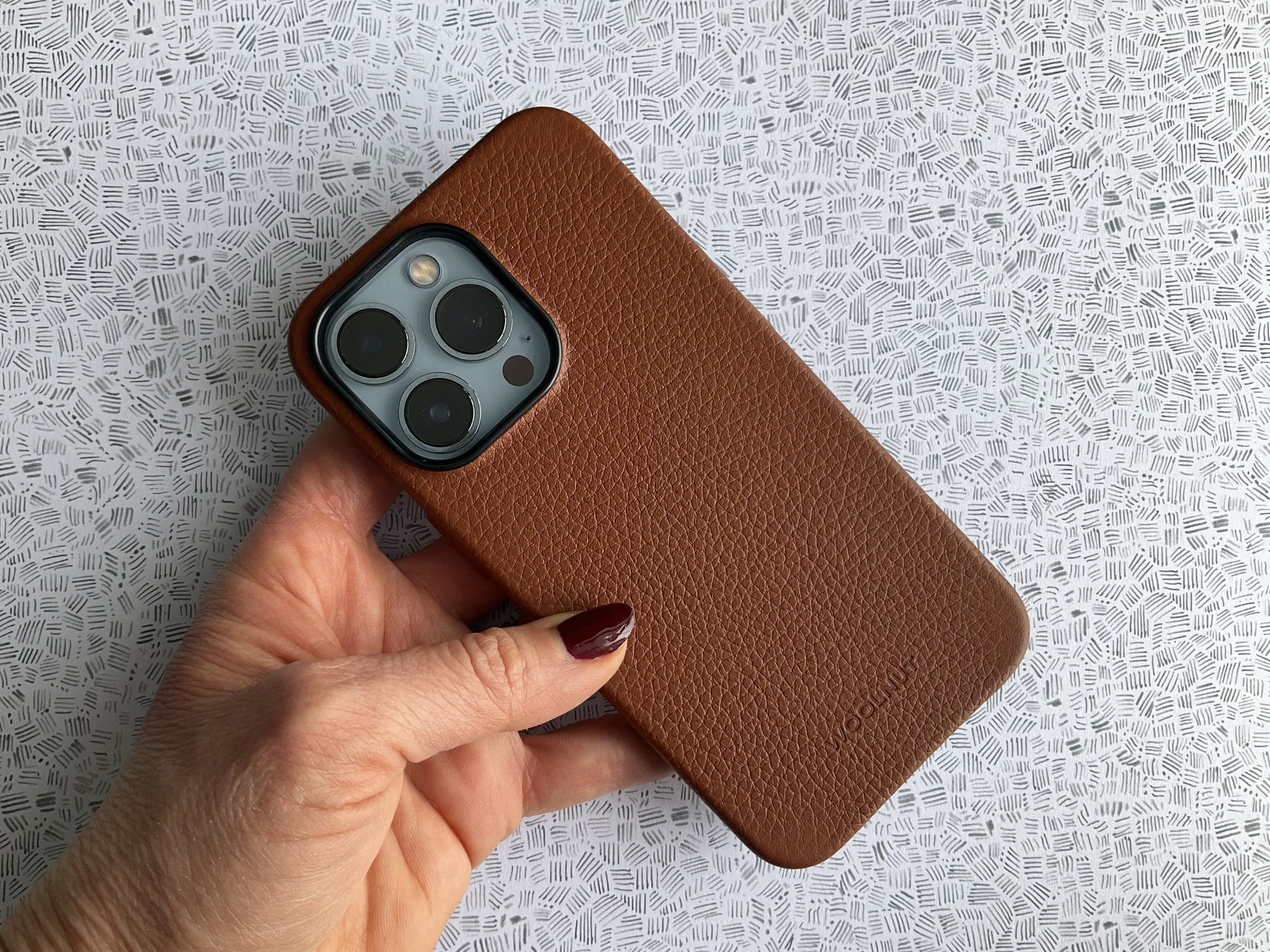 Woolnut Leather Case für Iphone mit Magsafe Lifestyle Hero