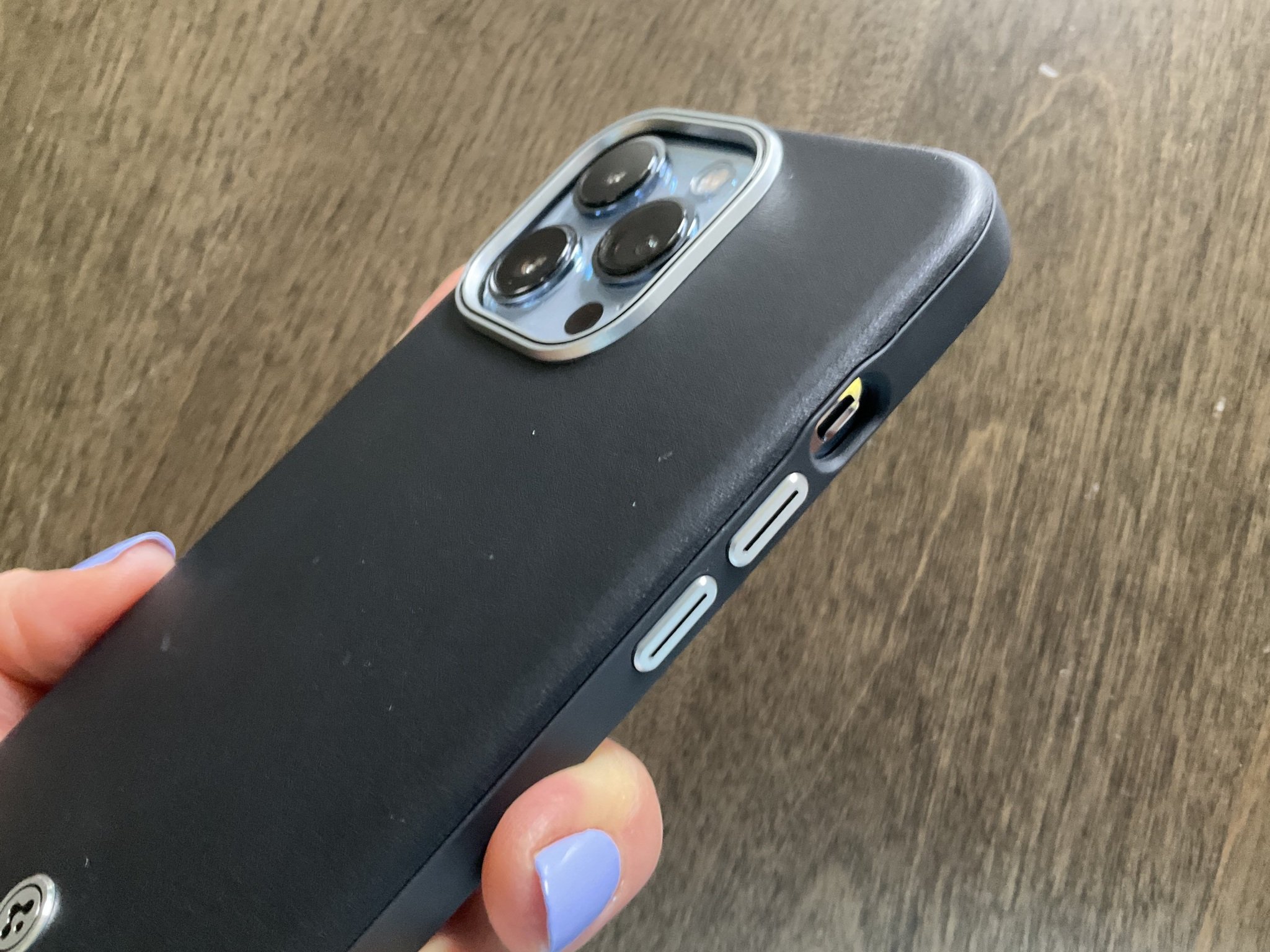 Spigen Enzo Iphone Case Lifestyle Side Buttons