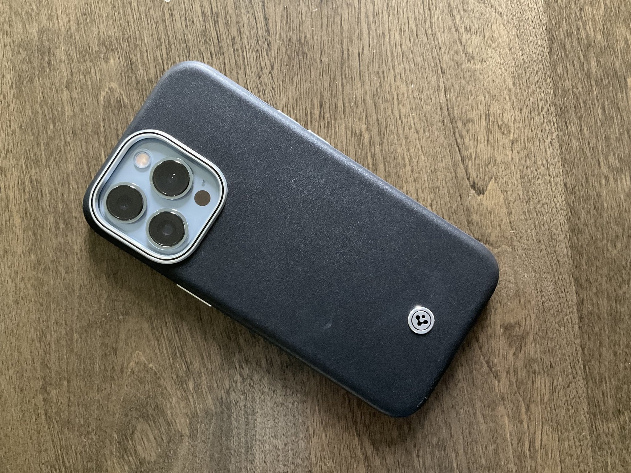 Spigen Enzo Iphone Case Lifestyle With Iphone 13 Pro