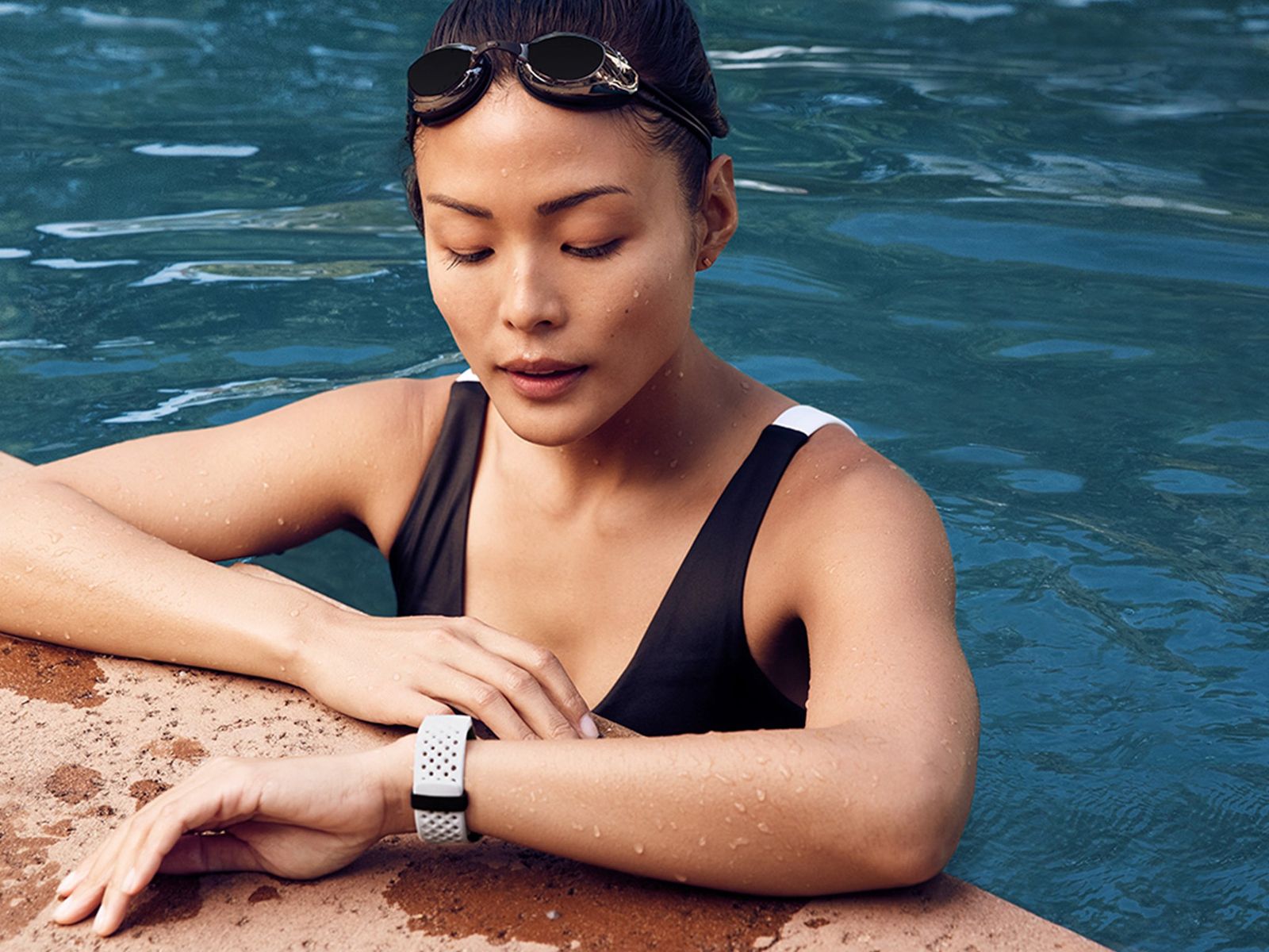 fitbit for swimming pool