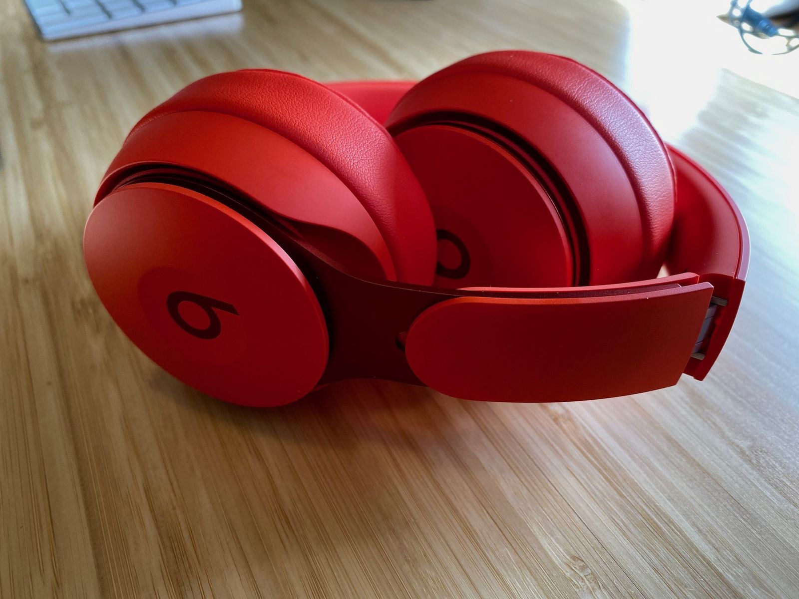 can you use beats solo 3 as a headset for ps4