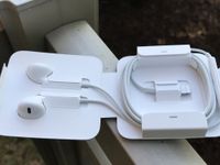 Apple stops putting EarPods in iPhone boxes in France after law change