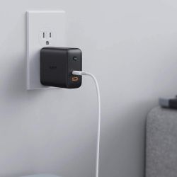 Aukey's 30W Power Delivery 2-port USB-C charger has dropped to $15