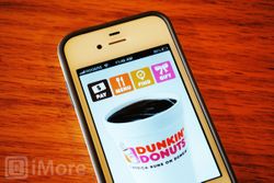 Dunkin' Donuts takes on Starbucks with new mobile payment and gifting app for iPhone