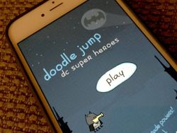  Doodle Jump DC Super Heroes combines two franchies