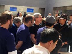 Tim Cook and Angela Ahrendts make Apple Store appearances