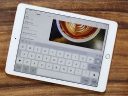 How to use the keyboard shortcut bar on iPad