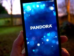 Pandora launches standalone Apple Watch App