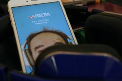 Deezer is updating its iOS app to work with CarPlay
