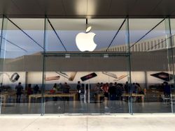Thieves strike again, ransack California Apple store