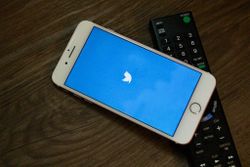 Twitter now lets you create your own GIFs using your iPhone's camera