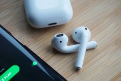 Yes, you can use AirPods with your Windows 10 PC