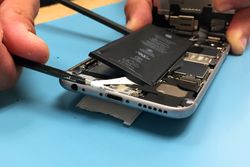 Apple makes steps toward a more flexible right to repair