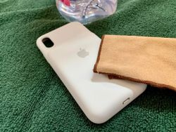 Apple's Smart Battery Case picks up dirt really easily. Here's how to clean