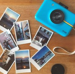 What colors does the Polaroid Snap come in?