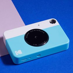 What vibrant colors does the Kodak Printomatic come in?
