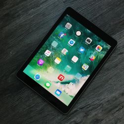 This Apple iPad deal saves you $65 on this 9.7-inch 128GB model today only