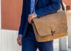 WaterField’s new messenger bag is perfect to carry around your laptop