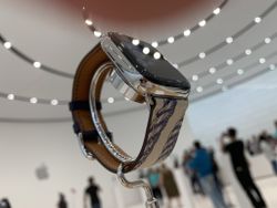 Apple Watch Series 5 titanium model is lighter than stainless steel model