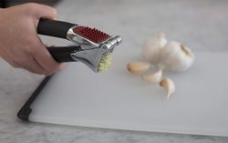 Best Gadgets and Gifts for Garlic Lovers 