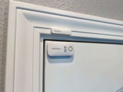 VOCOlinc VS1 Contact Sensor Review: Opening the door