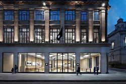 Select UK Apple stores end COVID appointments