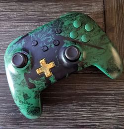 These Zelda Switch controllers will make you yell, "HYAHH!"