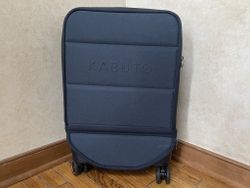 Review: Kabuto Smart Carry-On lets you unlock it with your fingerprint