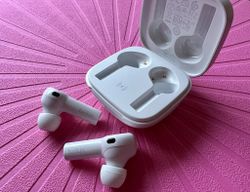 Should you buy Belkin Soundform Freedom or AirPods 2?
