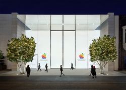 Relocated 'The Grove' Apple Store opens in Los Angeles